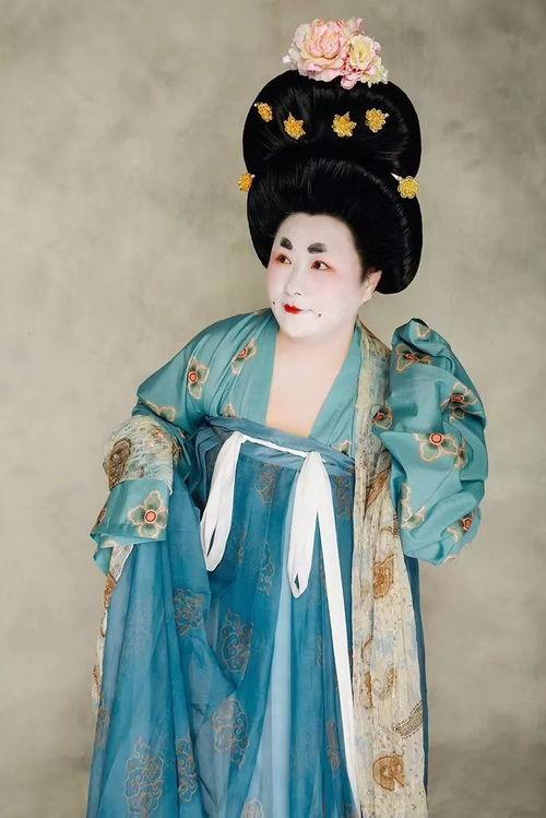 仕女吃瓜图片,品味瓜果，悠然自得